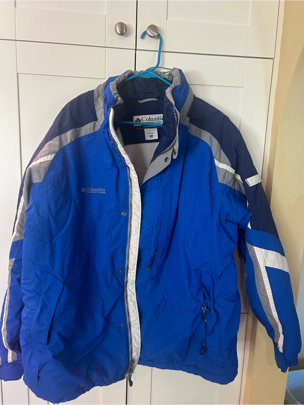 Columbia Men's Royal Blue and Navy Ski Jacket with Gray Accents